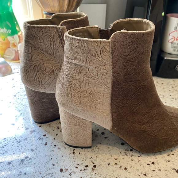 New Women’s  Velvet Bamboo Booties- Size 8.5/ 38 1/2 - Picture 3 of 10